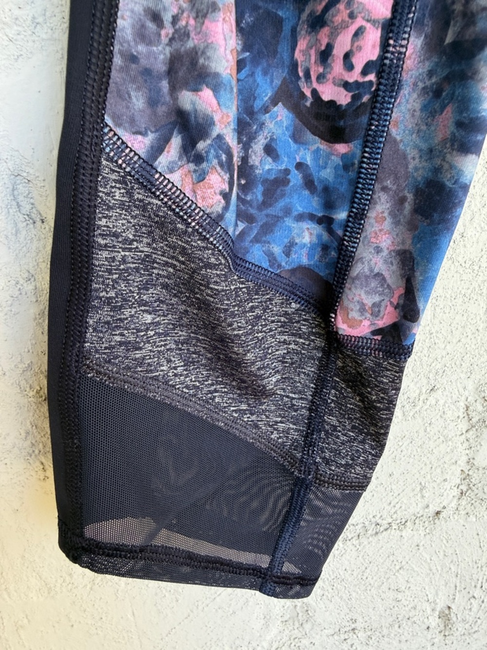 Lululemon If You're Lucky Crop Full-On Luxtreme Crops Size 6 - Picture 7 of 13